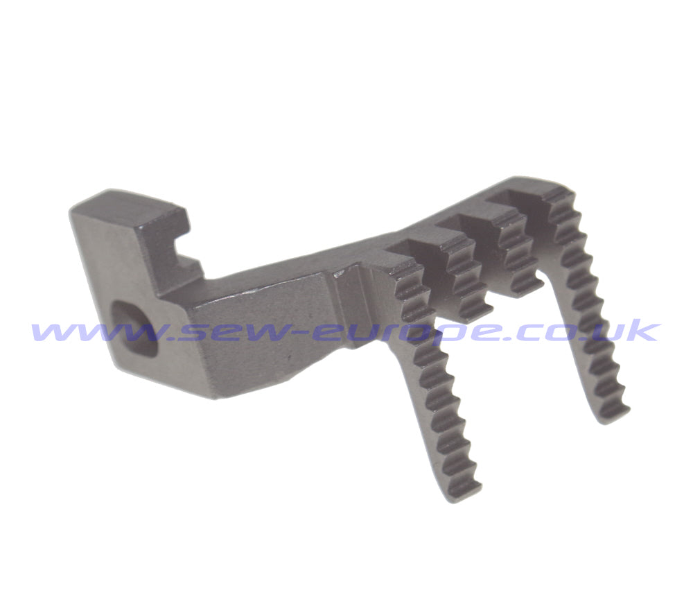 D4207 MAIN FEED DOG 6.4mm = (3109003)